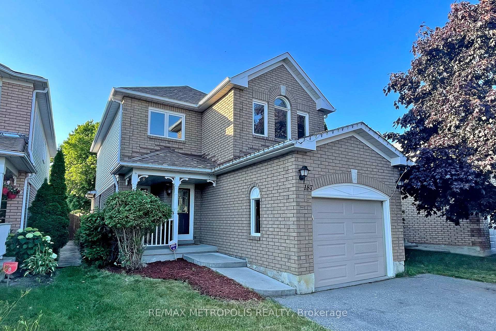 Photo 3 of 187 Wilkins Crescent, Clarington, Courtice — HOMEH
