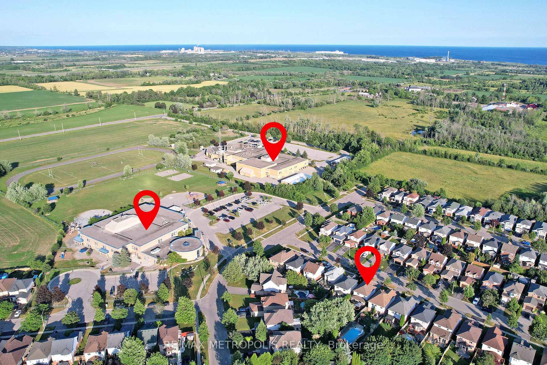 Photo 37 of 187 Wilkins Crescent, Clarington, Courtice — HOMEH
