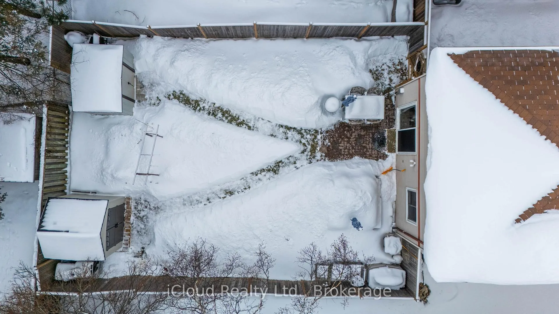 Photo 33 of 39 Corbett Drive, Barrie, Grove East — HOMEH