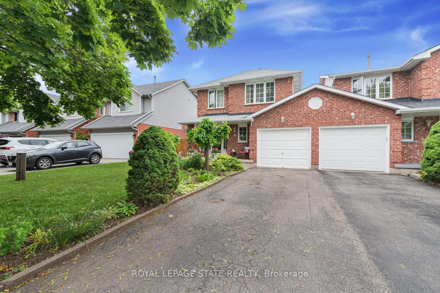 Photo 3 of 16 Chelsea Crescent, Hamilton, Stoney Creek — HOMEH