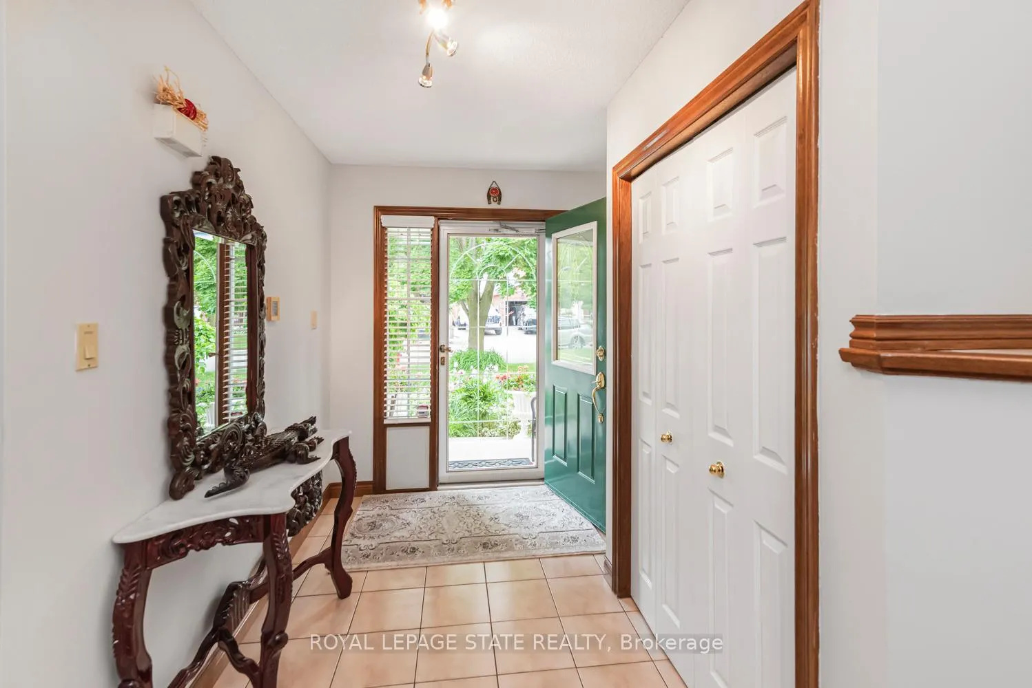 Photo 5 of 16 Chelsea Crescent, Hamilton, Stoney Creek — HOMEH