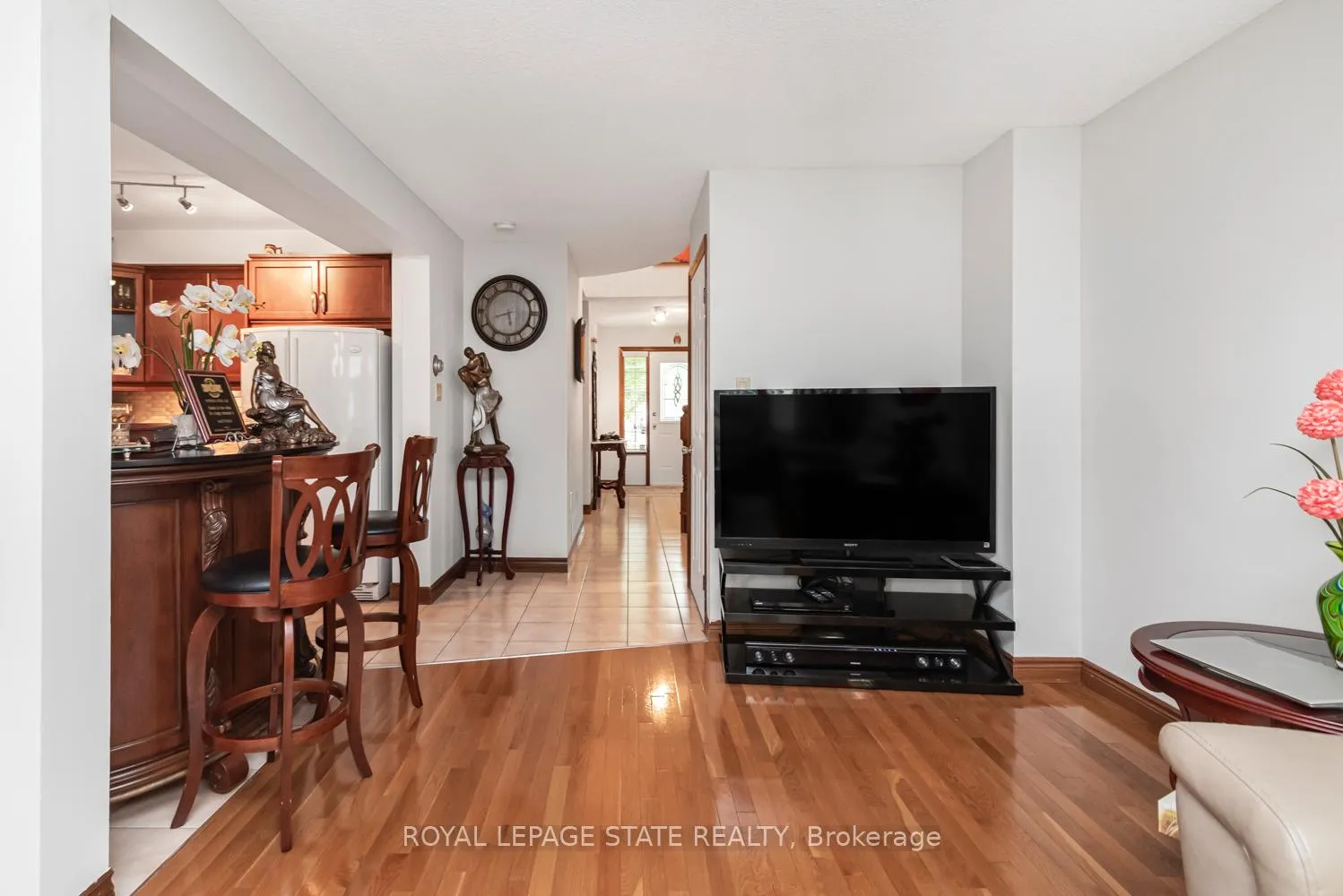 Photo 7 of 16 Chelsea Crescent, Hamilton, Stoney Creek — HOMEH