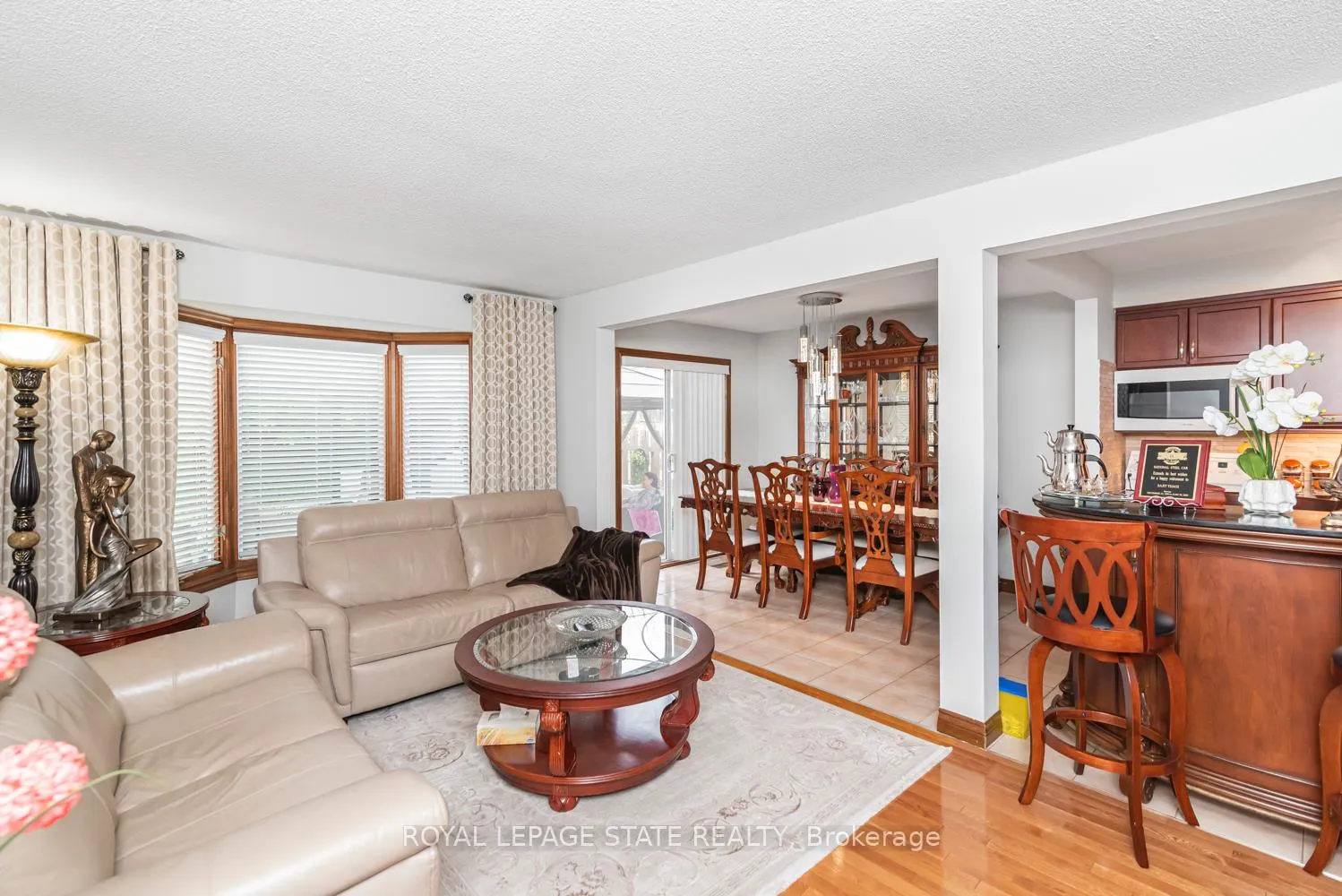 Photo 8 of 16 Chelsea Crescent, Hamilton, Stoney Creek — HOMEH