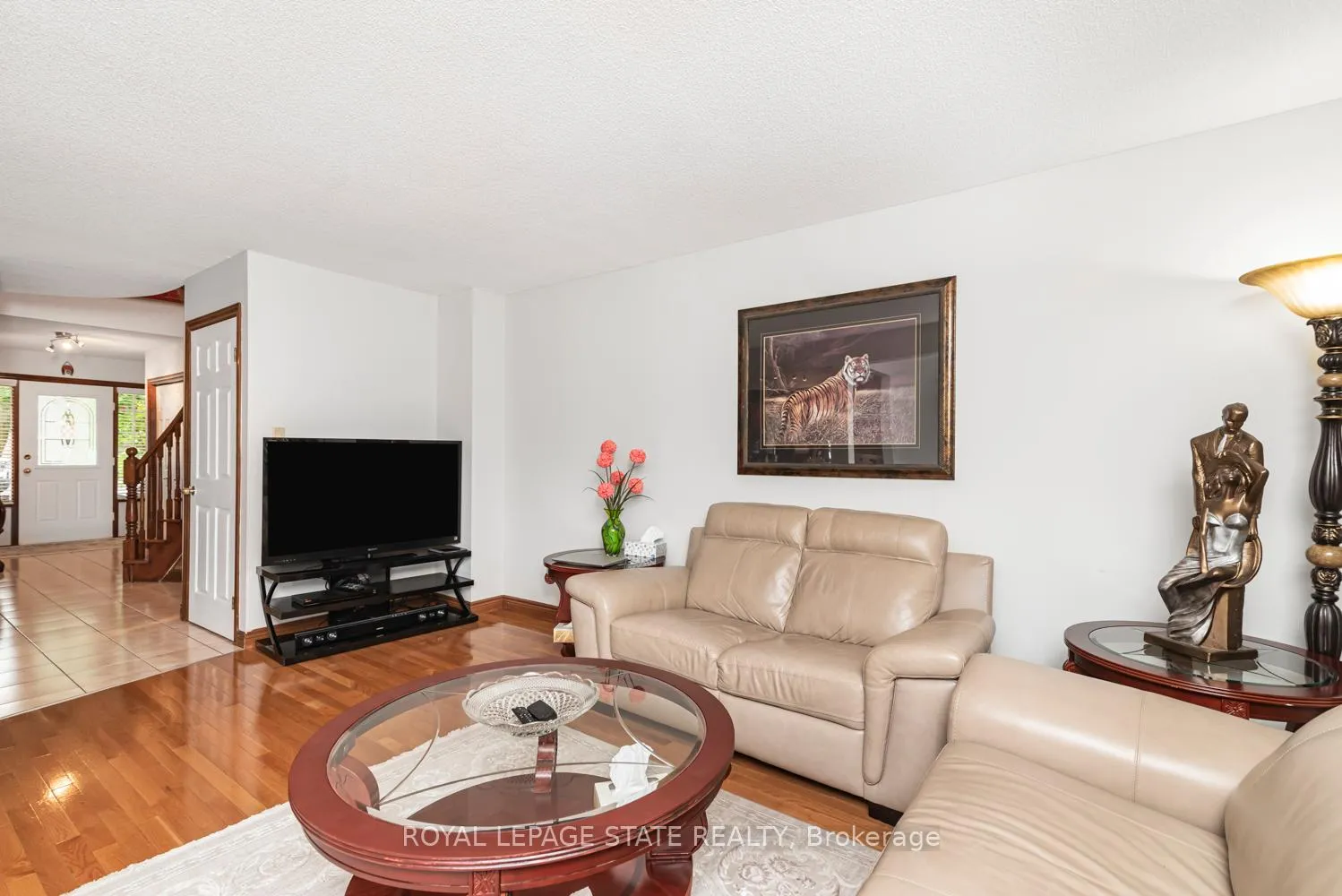 Photo 10 of 16 Chelsea Crescent, Hamilton, Stoney Creek — HOMEH