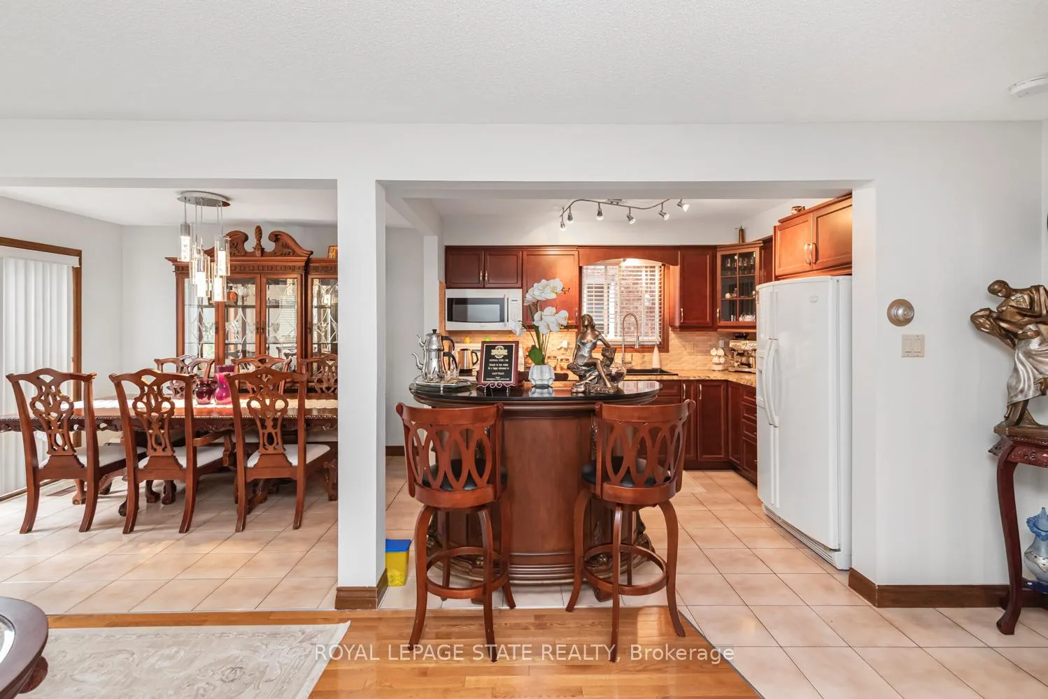 Photo 15 of 16 Chelsea Crescent, Hamilton, Stoney Creek — HOMEH