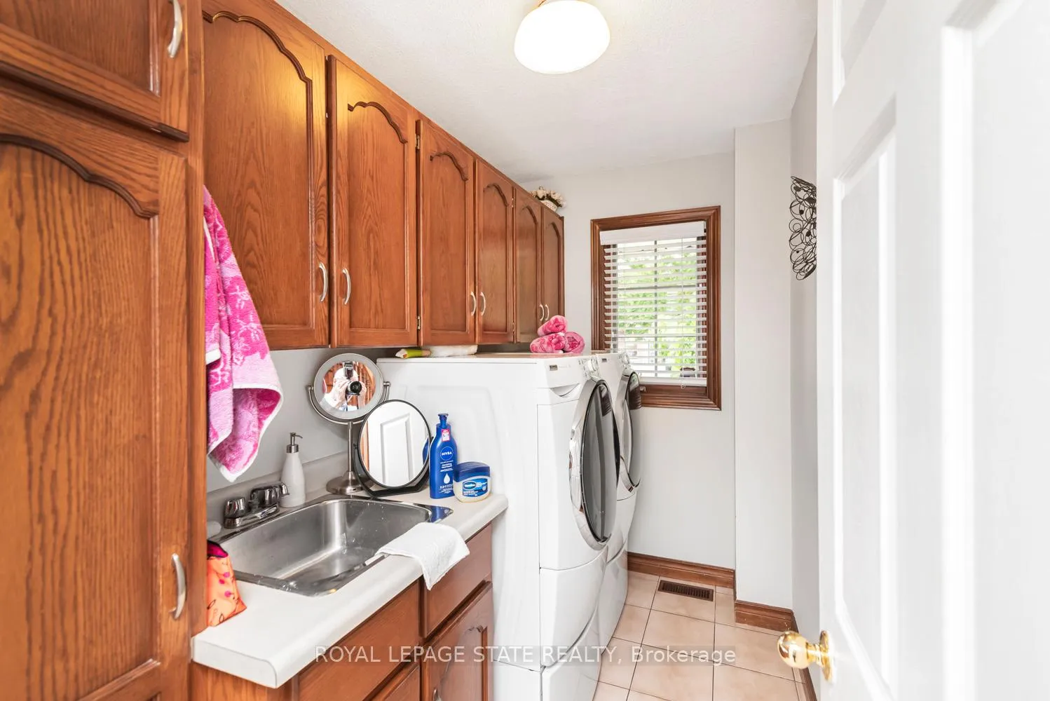 Photo 16 of 16 Chelsea Crescent, Hamilton, Stoney Creek — HOMEH