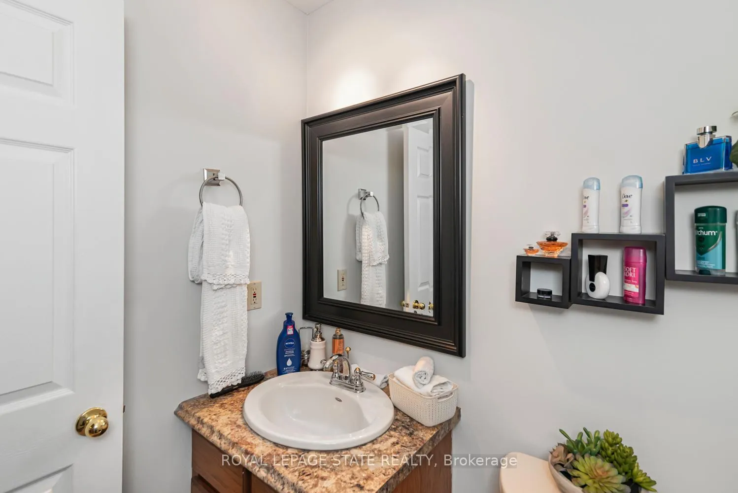 Photo 17 of 16 Chelsea Crescent, Hamilton, Stoney Creek — HOMEH