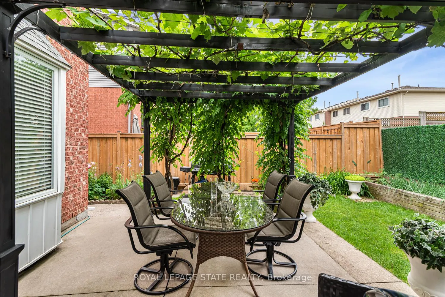 Photo 39 of 16 Chelsea Crescent, Hamilton, Stoney Creek — HOMEH