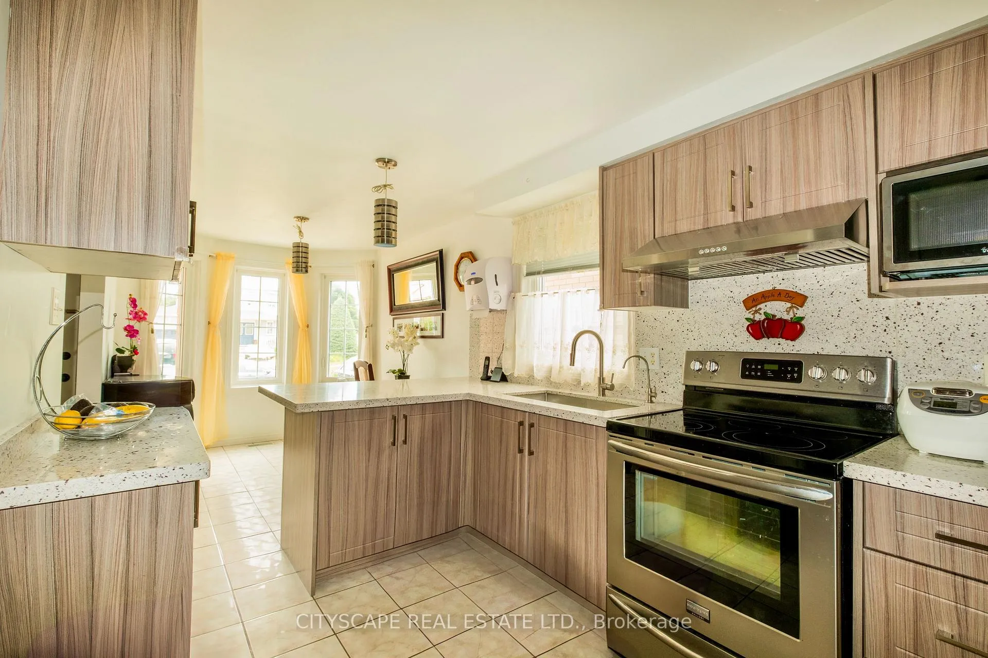 Photo 4 of 57 Ryde Road, Guelph, Willow West/Sugarbush/West Acres — HOMEH