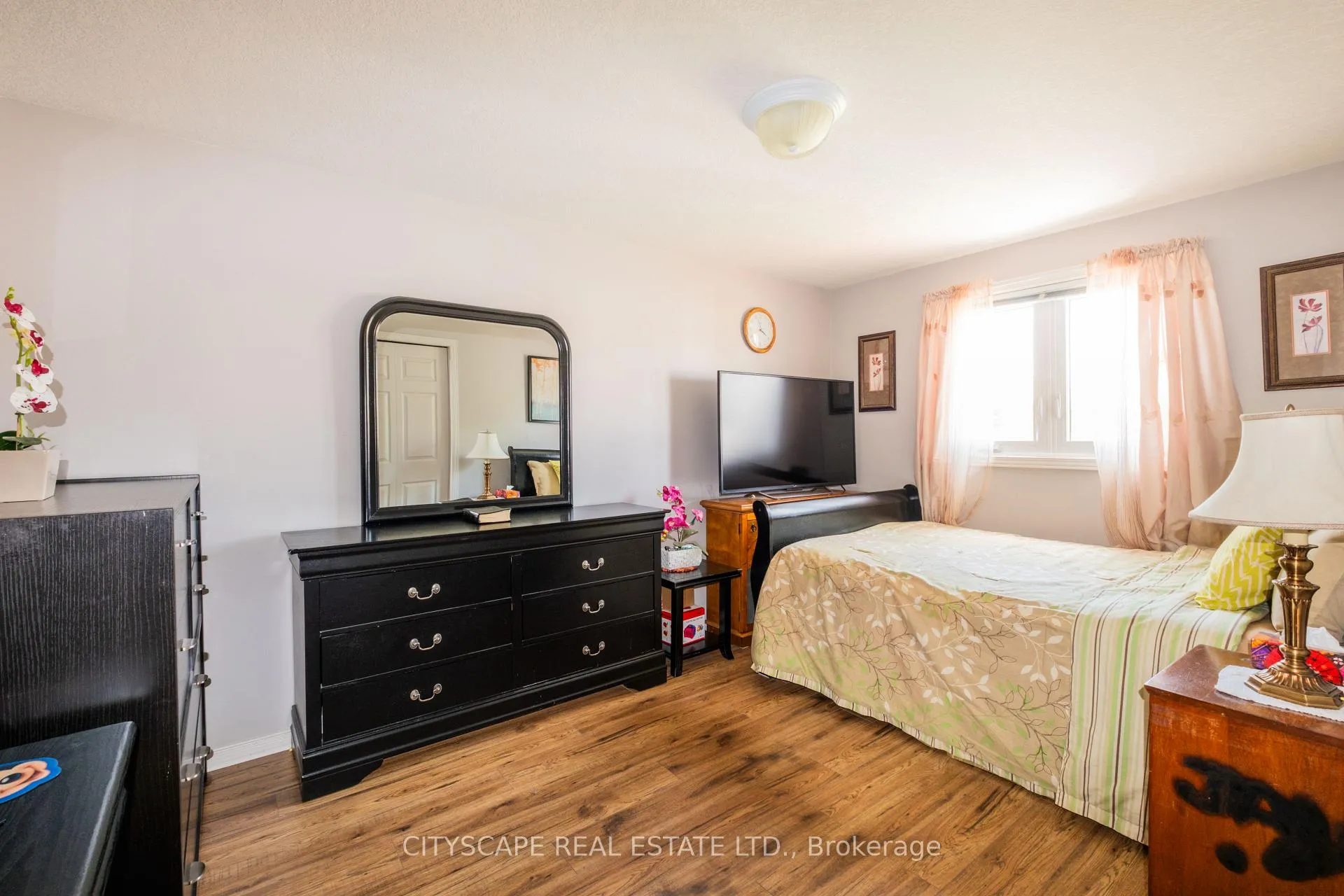 Photo 16 of 57 Ryde Road, Guelph, Willow West/Sugarbush/West Acres — HOMEH