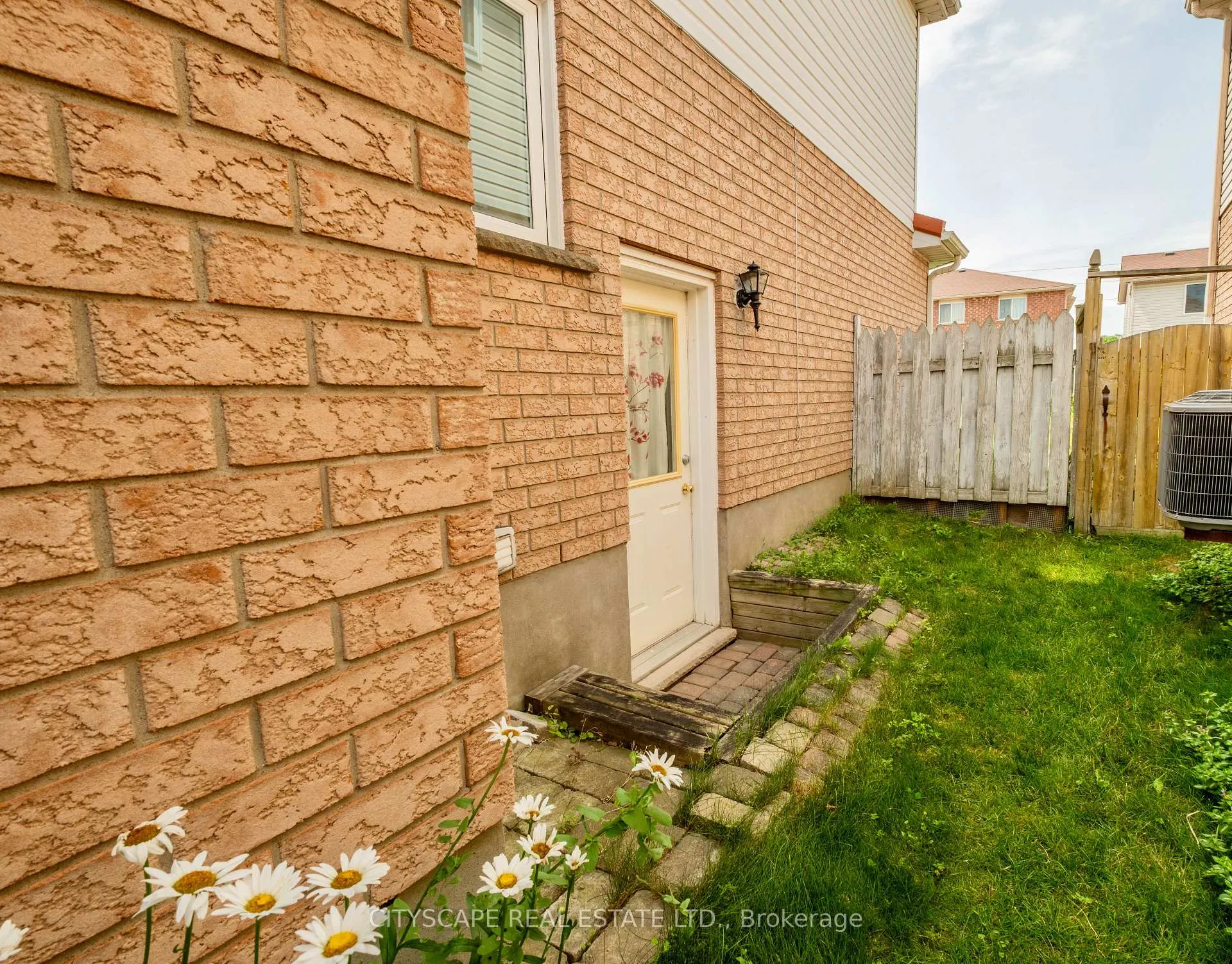 Photo 24 of 57 Ryde Road, Guelph, Willow West/Sugarbush/West Acres — HOMEH