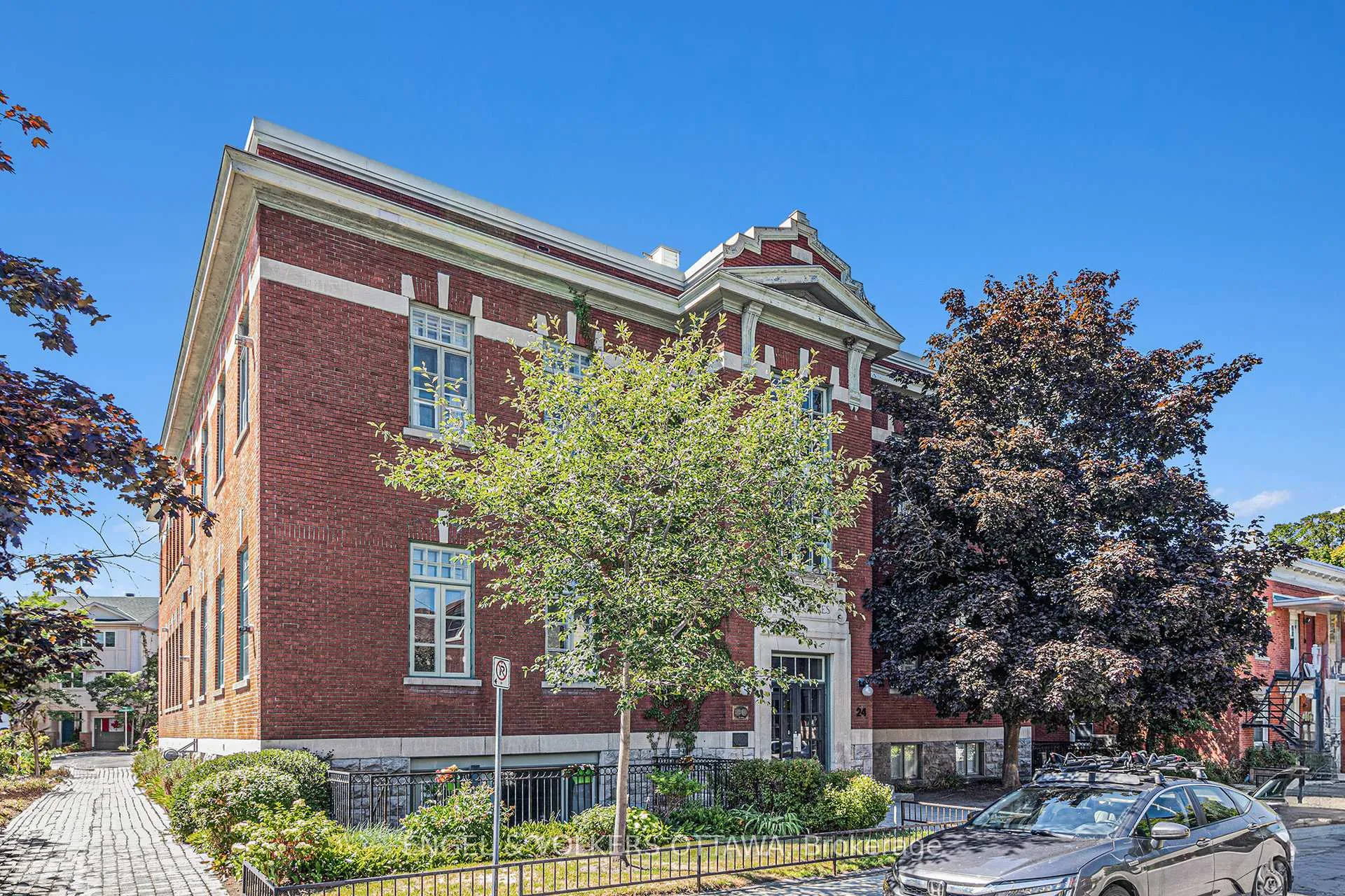 Front of Unit 203, 24 Springfield Road