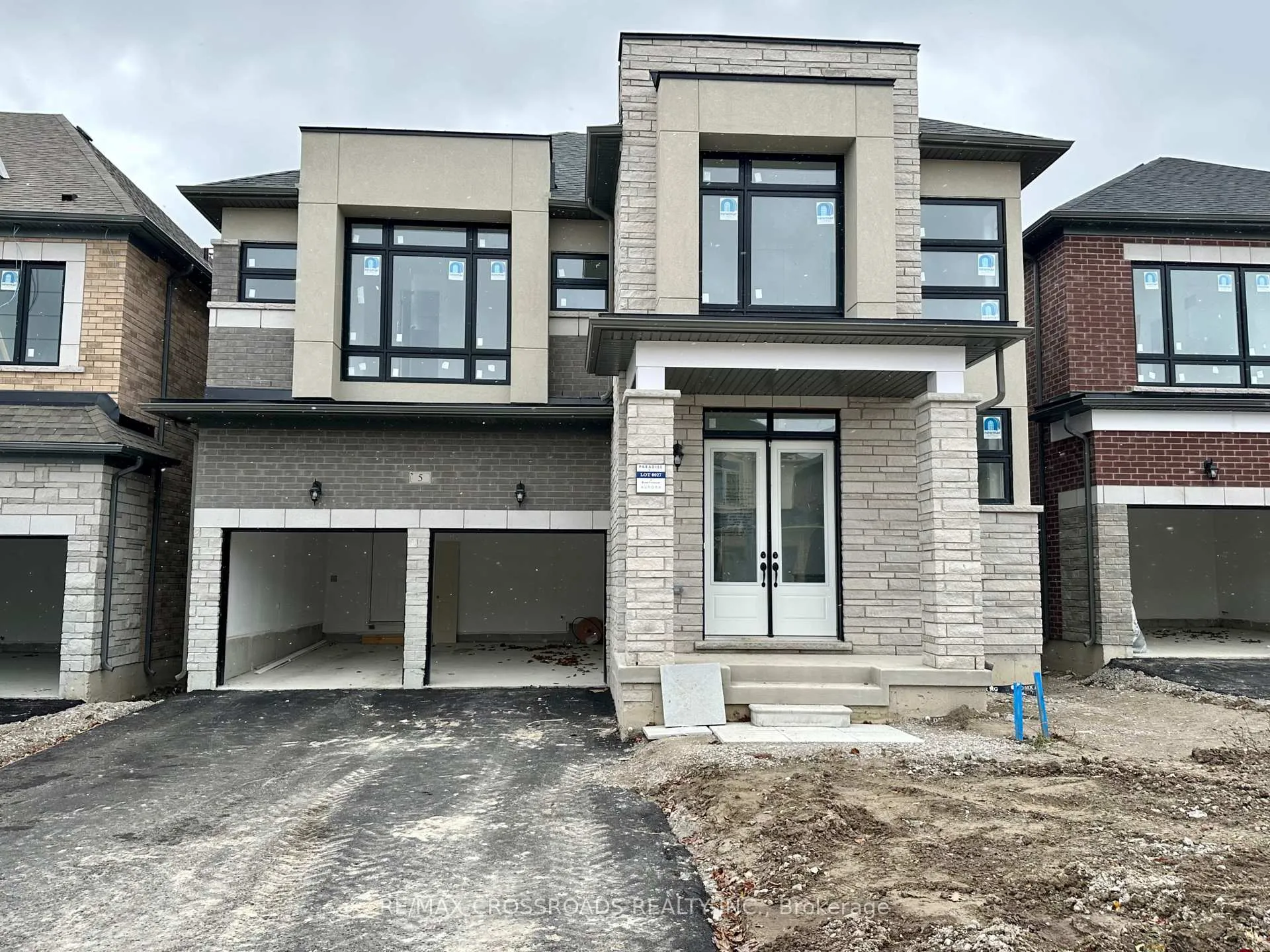 Photo 2 of 5 Kane Crescent, Aurora, Bayview Northeast — HOMEH