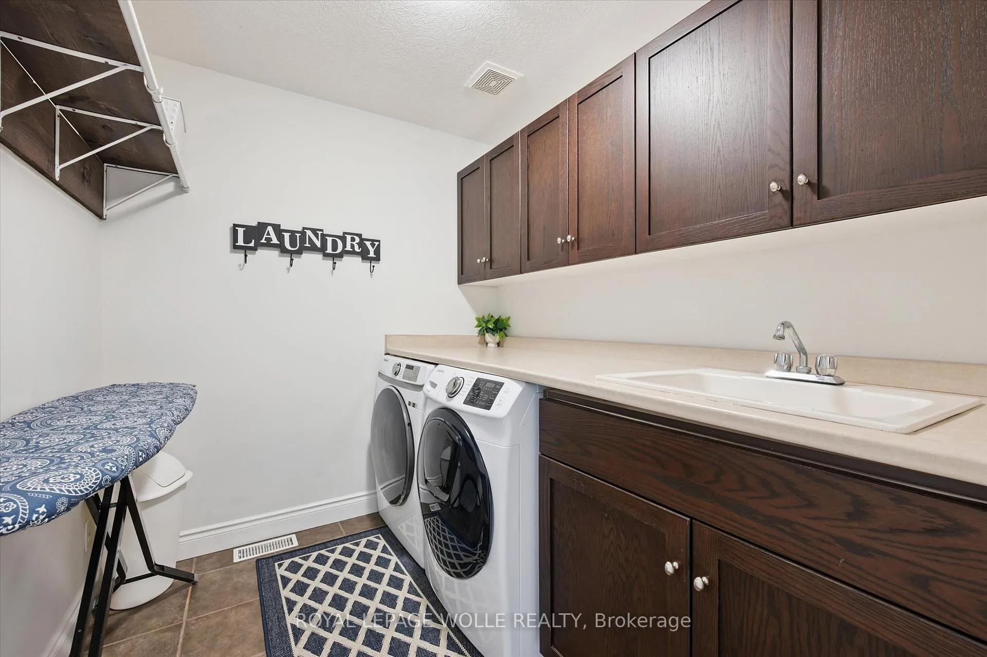 Photo 24 of 531 Wood Nettle Way, Waterloo — HOMEH