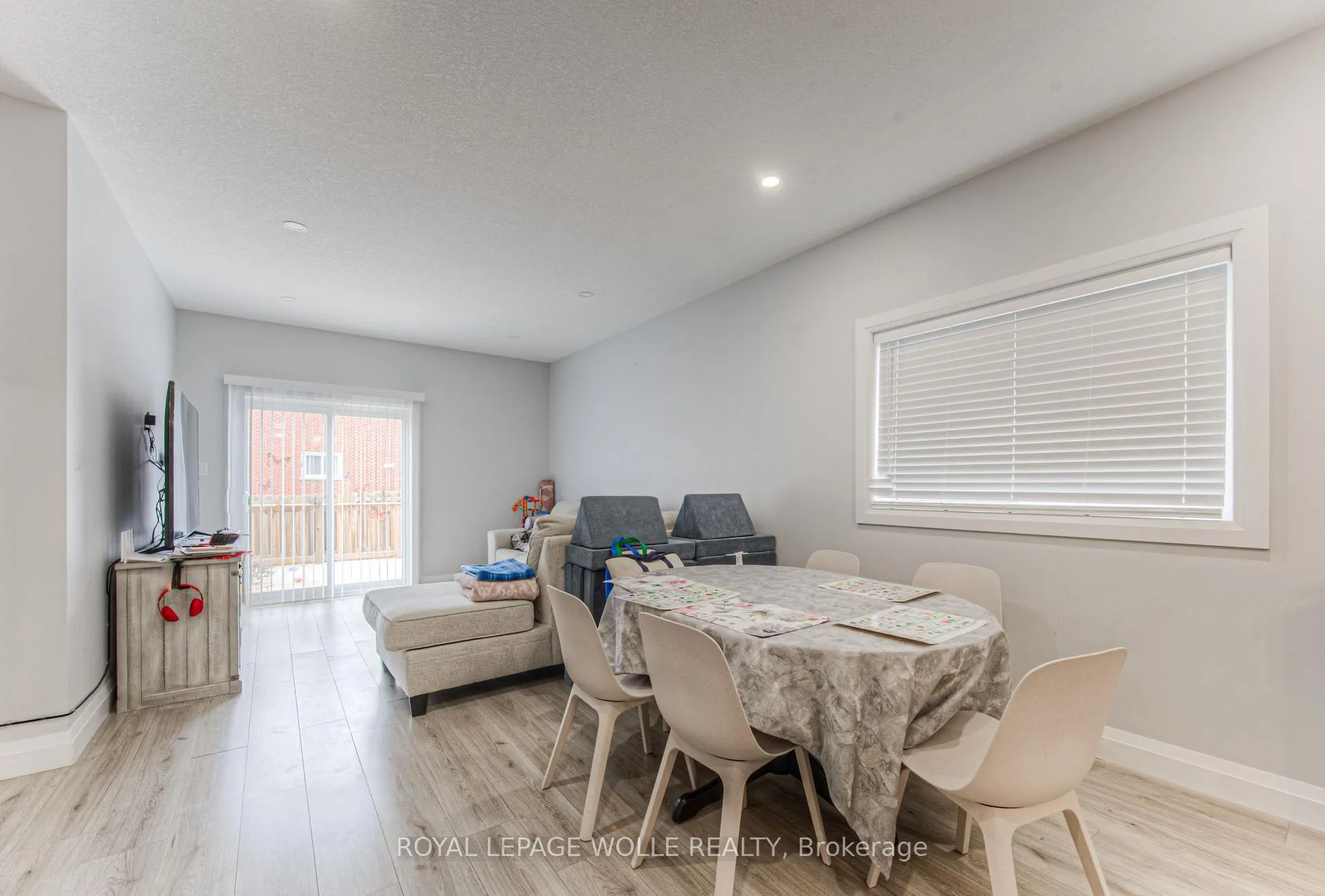Photo 11 of 204 Fifth Avenue, Kitchener — HOMEH