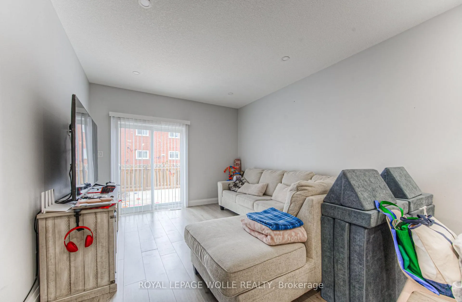 Photo 12 of 204 Fifth Avenue, Kitchener — HOMEH