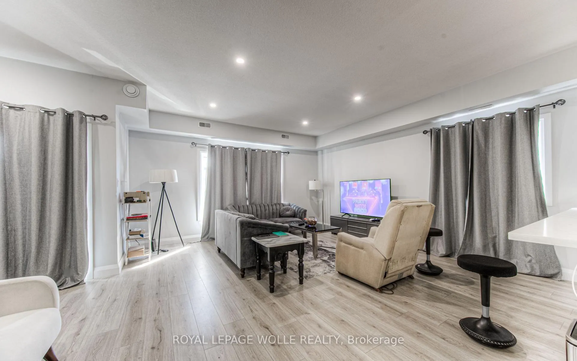 Photo 20 of 204 Fifth Avenue, Kitchener — HOMEH