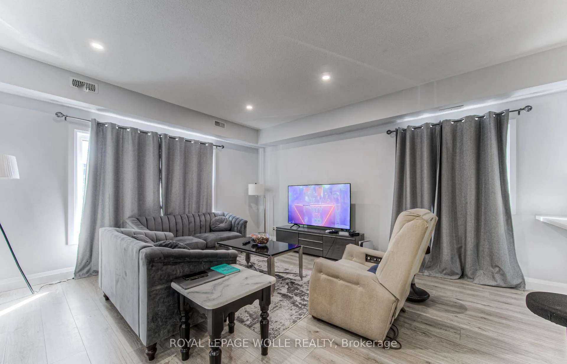 Photo 23 of 204 Fifth Avenue, Kitchener — HOMEH