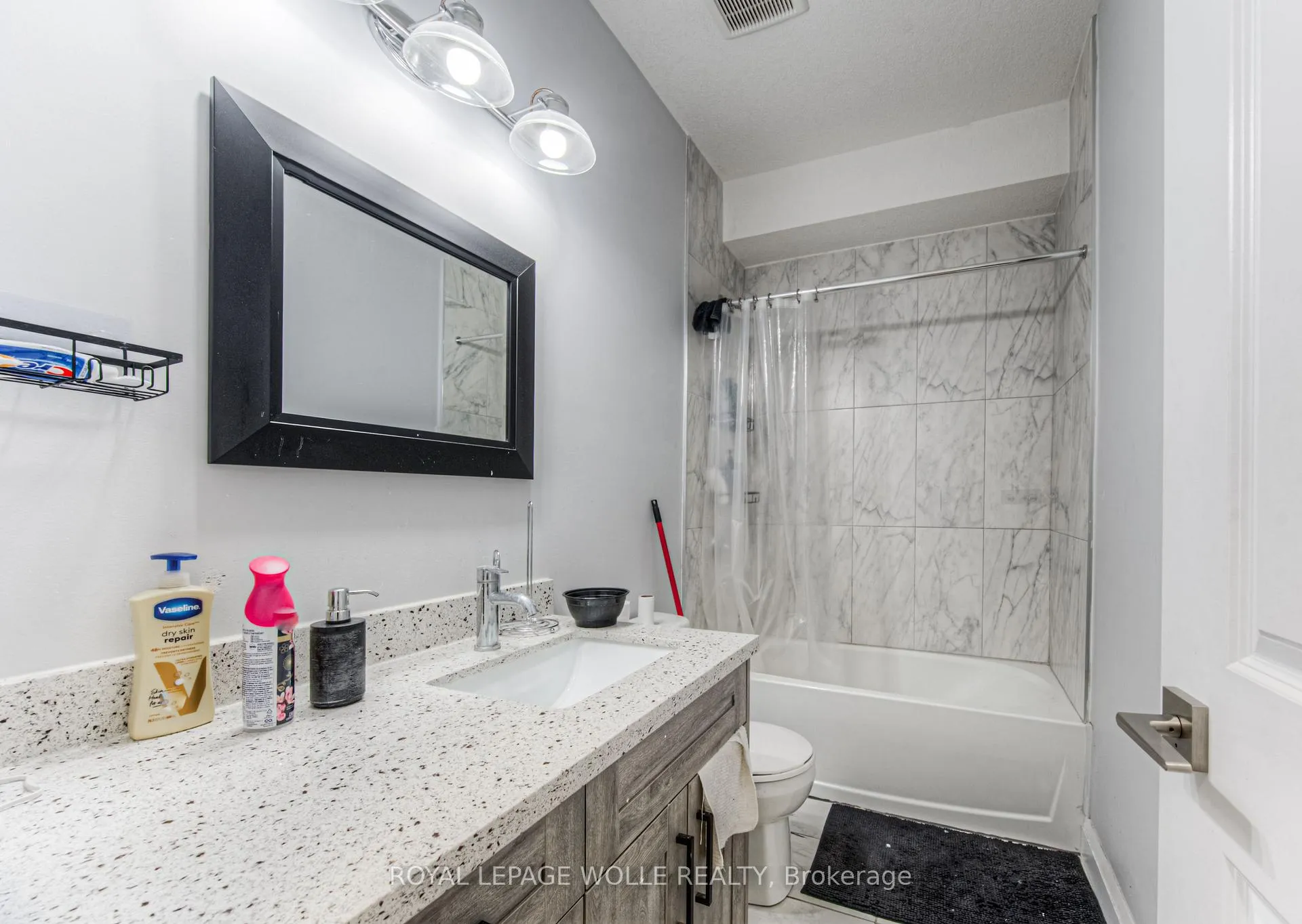 Photo 30 of 204 Fifth Avenue, Kitchener — HOMEH