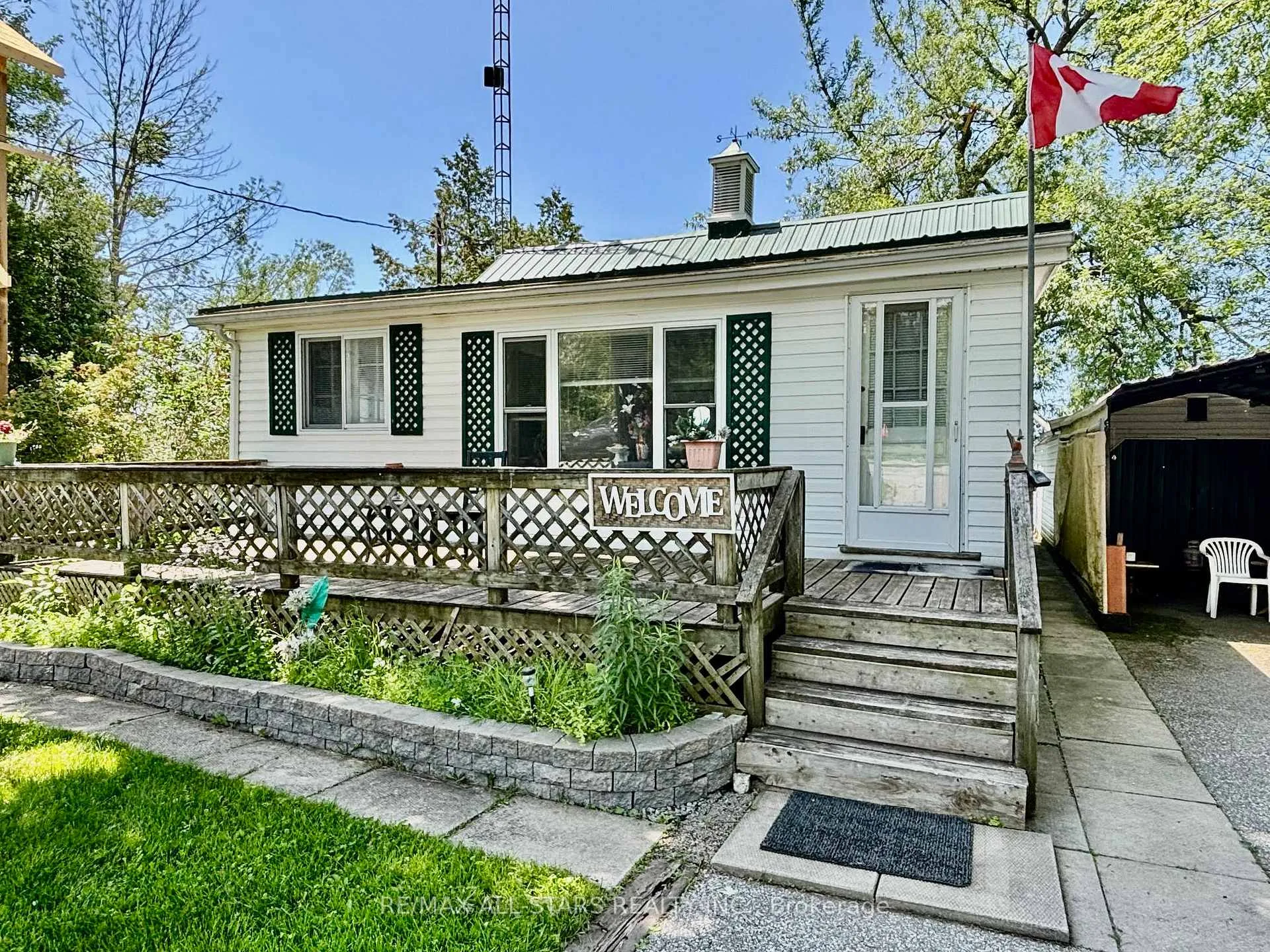 Front of 2644 Lakeshore Drive