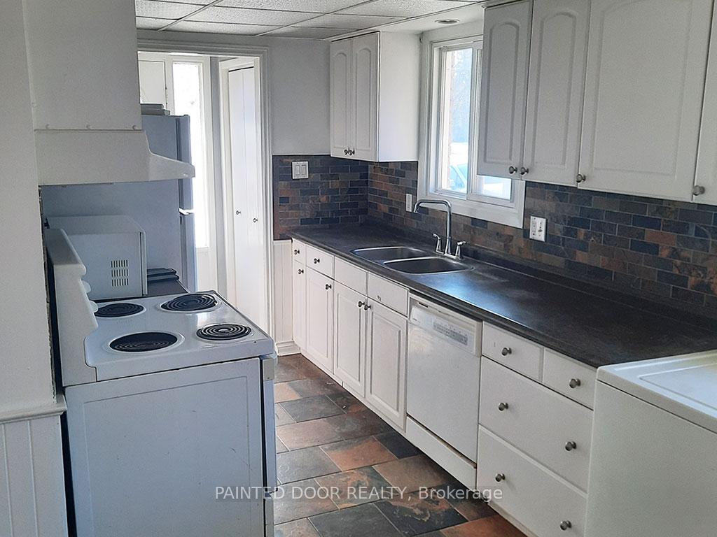 Photo 4 of 26A Bernick Drive, Barrie, Grove East — HOMEH