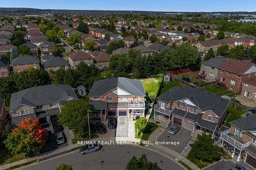 Photo 5 of 130 Dells Crescent, Brampton, Fletcher's Meadow — HOMEH