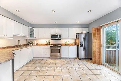 Photo 13 of 130 Dells Crescent, Brampton, Fletcher's Meadow — HOMEH