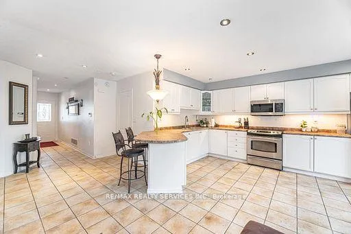 Photo 14 of 130 Dells Crescent, Brampton, Fletcher's Meadow — HOMEH