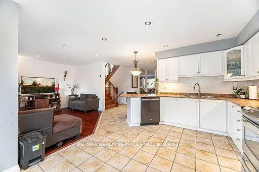 Photo 15 of 130 Dells Crescent, Brampton, Fletcher's Meadow — HOMEH