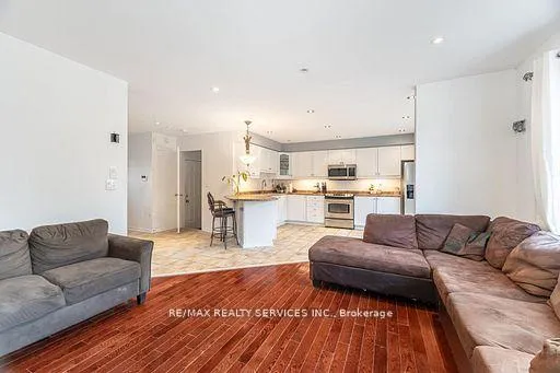 Photo 16 of 130 Dells Crescent, Brampton, Fletcher's Meadow — HOMEH