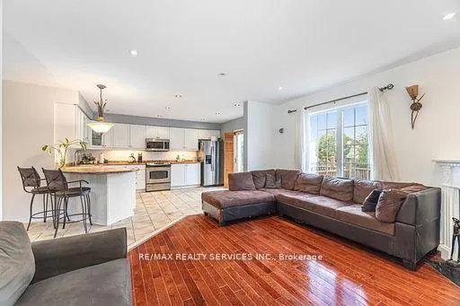 Photo 17 of 130 Dells Crescent, Brampton, Fletcher's Meadow — HOMEH