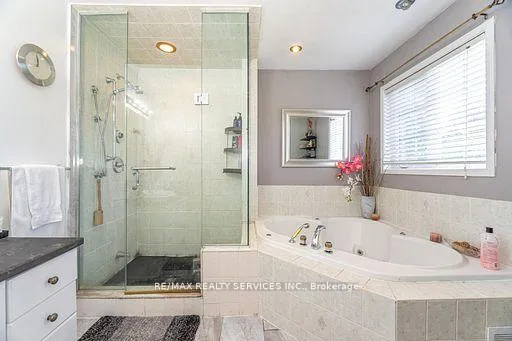 Photo 21 of 130 Dells Crescent, Brampton, Fletcher's Meadow — HOMEH