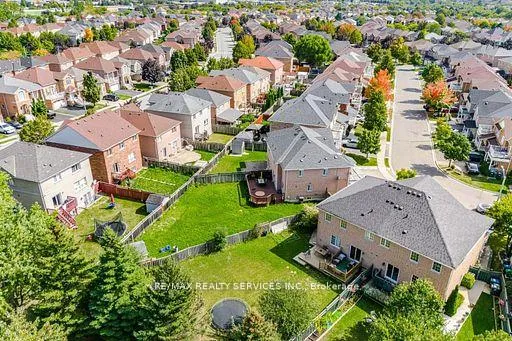 Photo 36 of 130 Dells Crescent, Brampton, Fletcher's Meadow — HOMEH