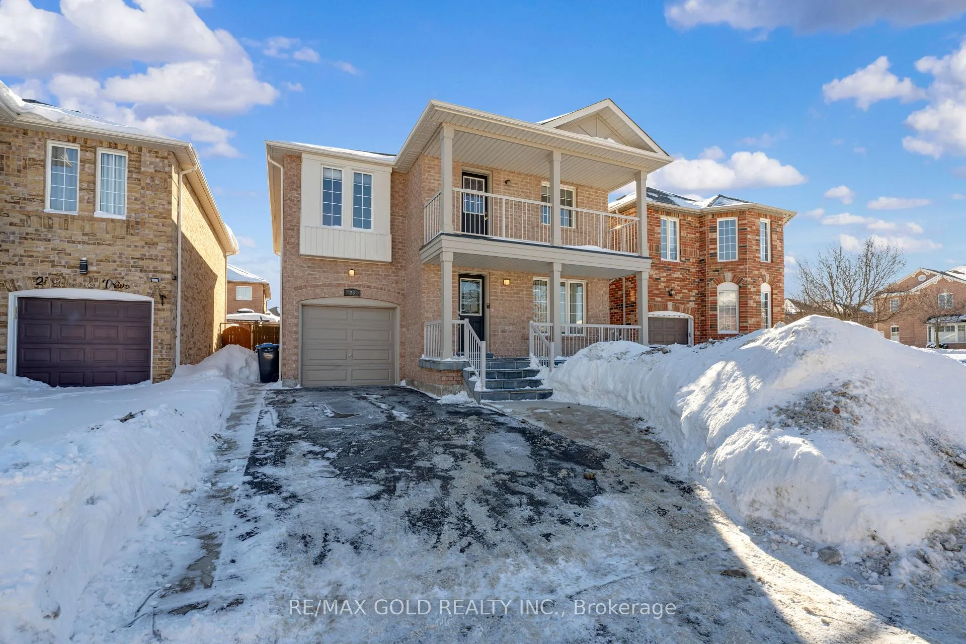 Photo 2 of 23 Schooner Drive, Brampton, Fletcher's Meadow — HOMEH