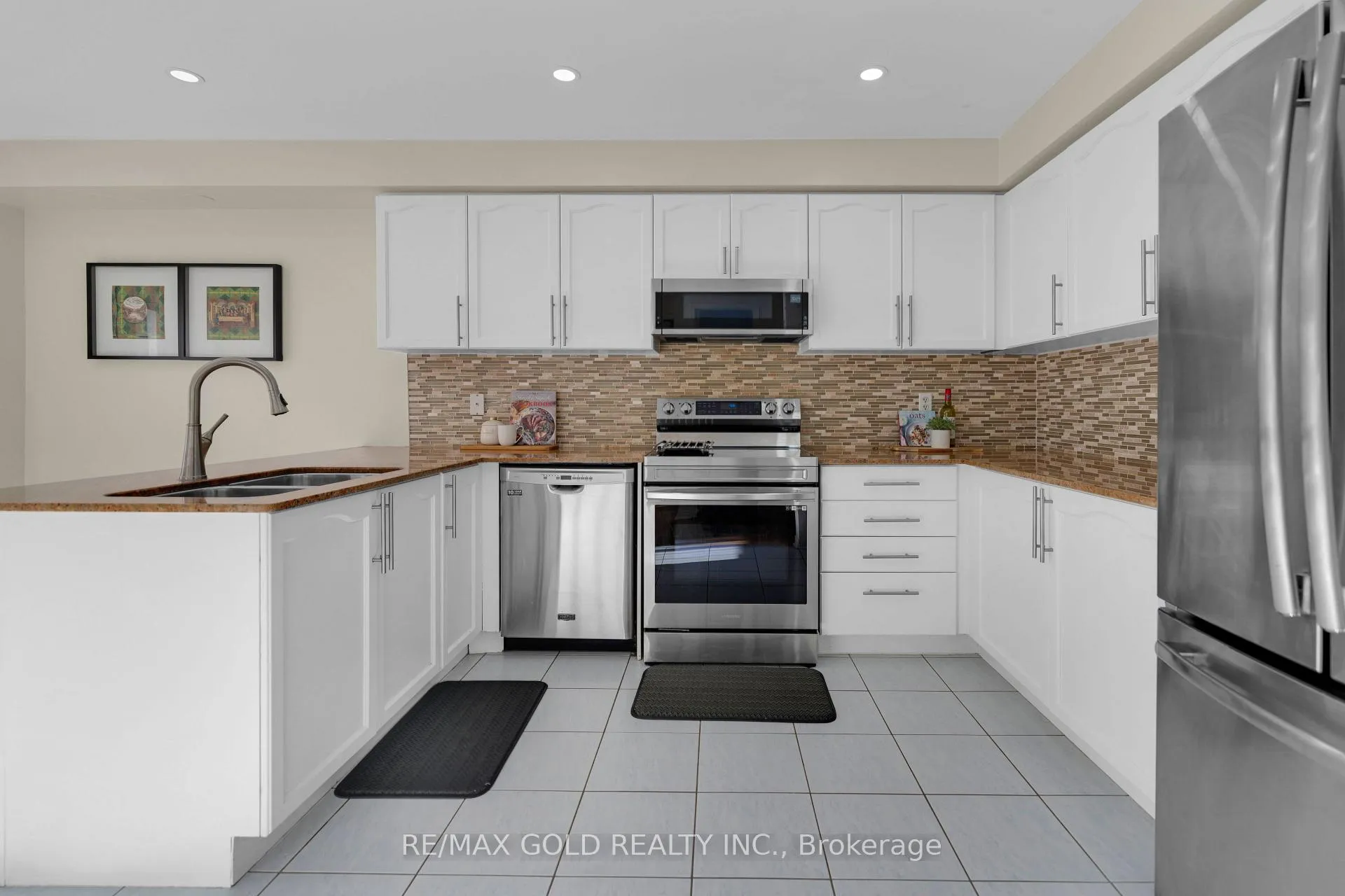 Photo 19 of 23 Schooner Drive, Brampton, Fletcher's Meadow — HOMEH
