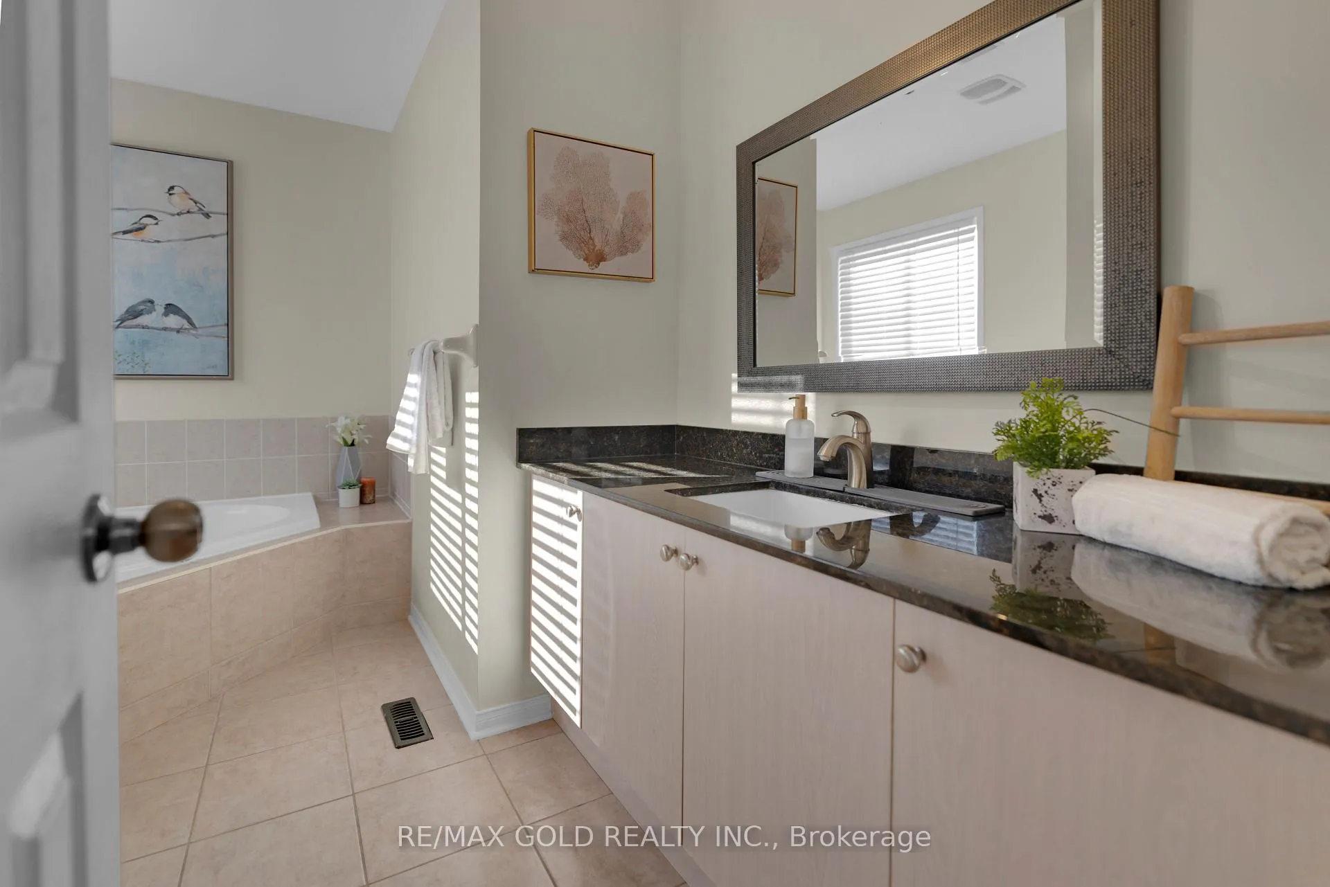 Photo 26 of 23 Schooner Drive, Brampton, Fletcher's Meadow — HOMEH