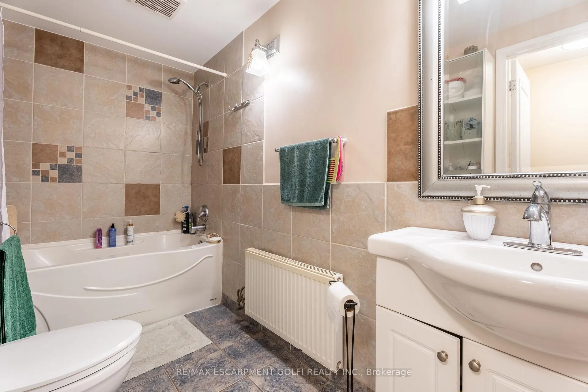 Photo 17 of 439 King William Street, Hamilton, Landsdale — HOMEH