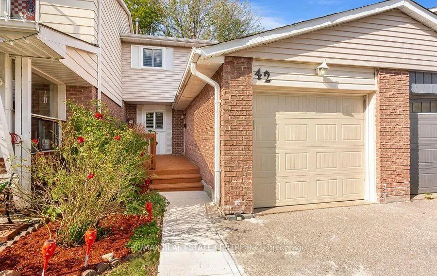 Photo 1 of 42 Gilmore Drive, Brampton, Madoc — HOMEH