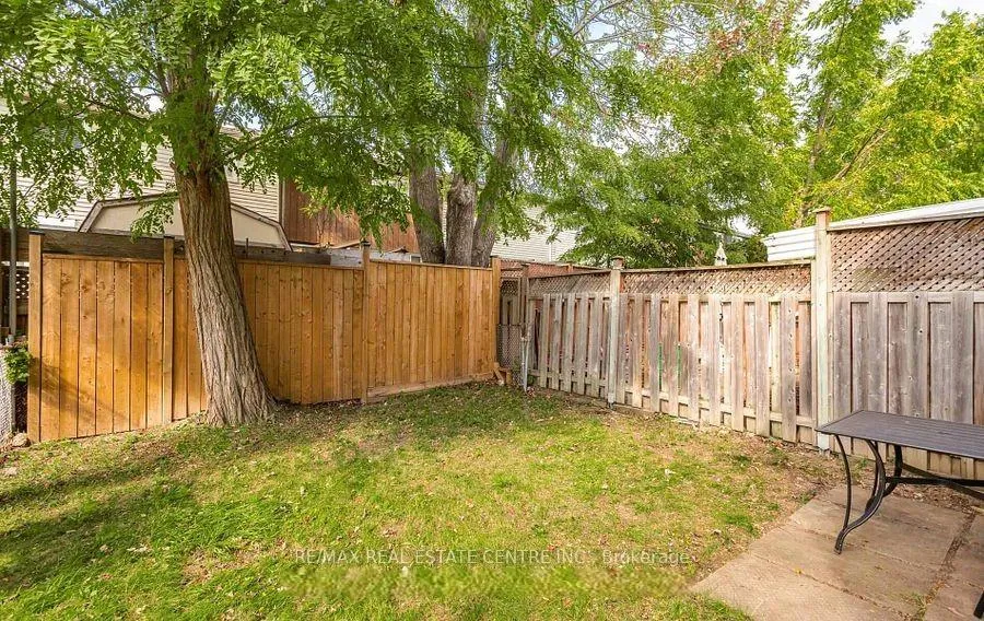 Photo 3 of 42 Gilmore Drive, Brampton, Madoc — HOMEH