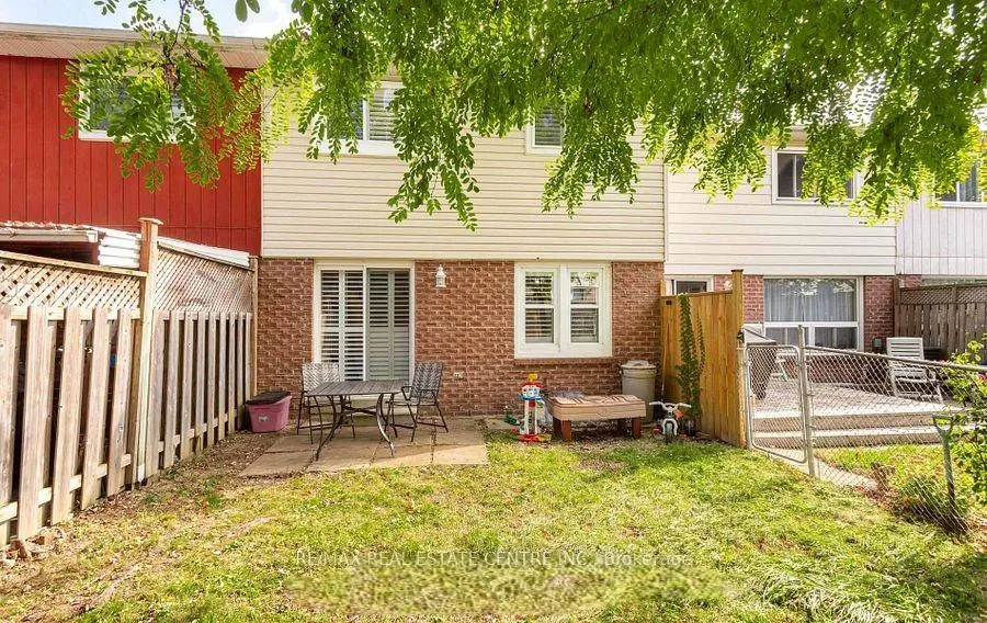 Photo 5 of 42 Gilmore Drive, Brampton, Madoc — HOMEH