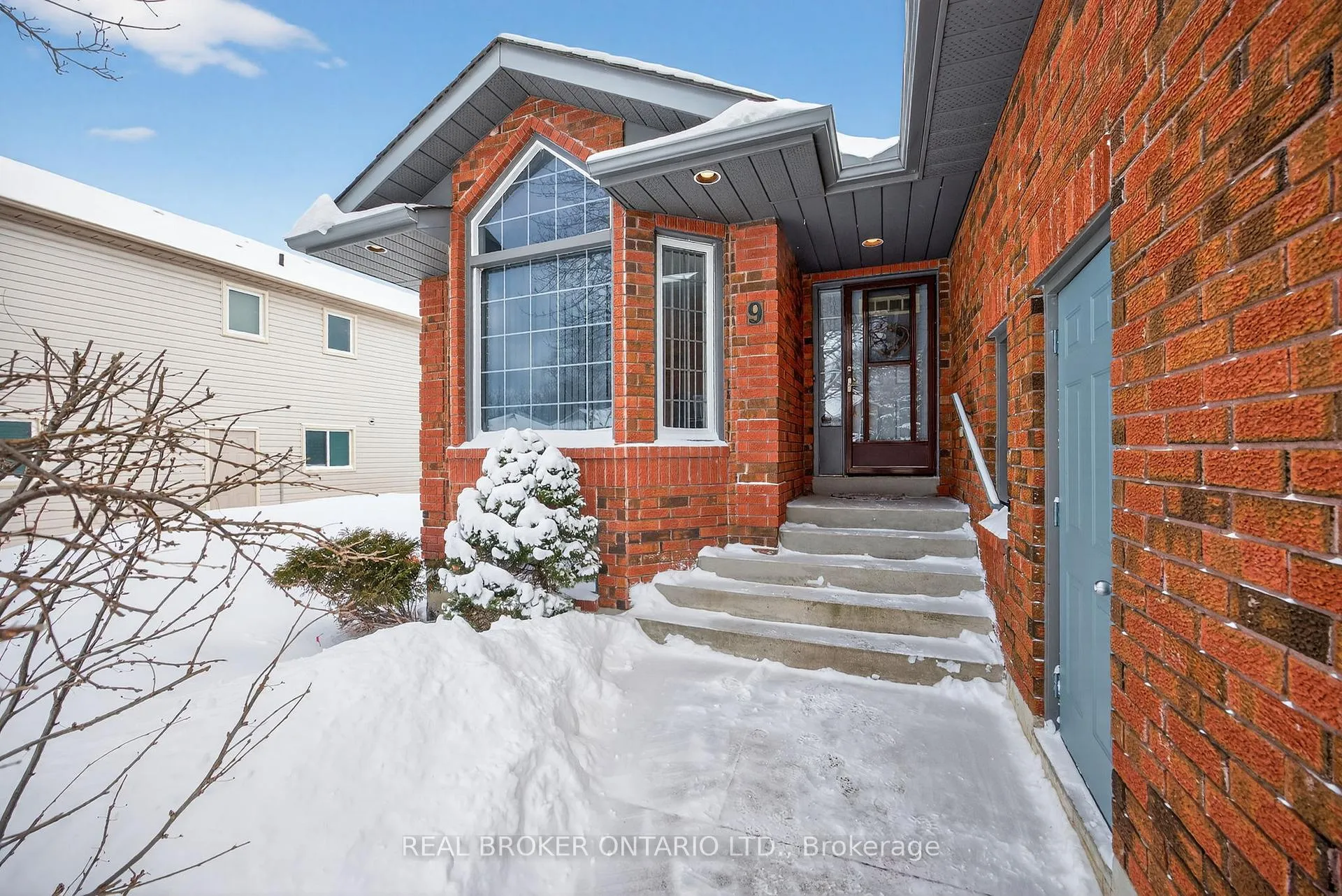 Photo 2 of 9 Riverdale Drive, Wasaga Beach — HOMEH