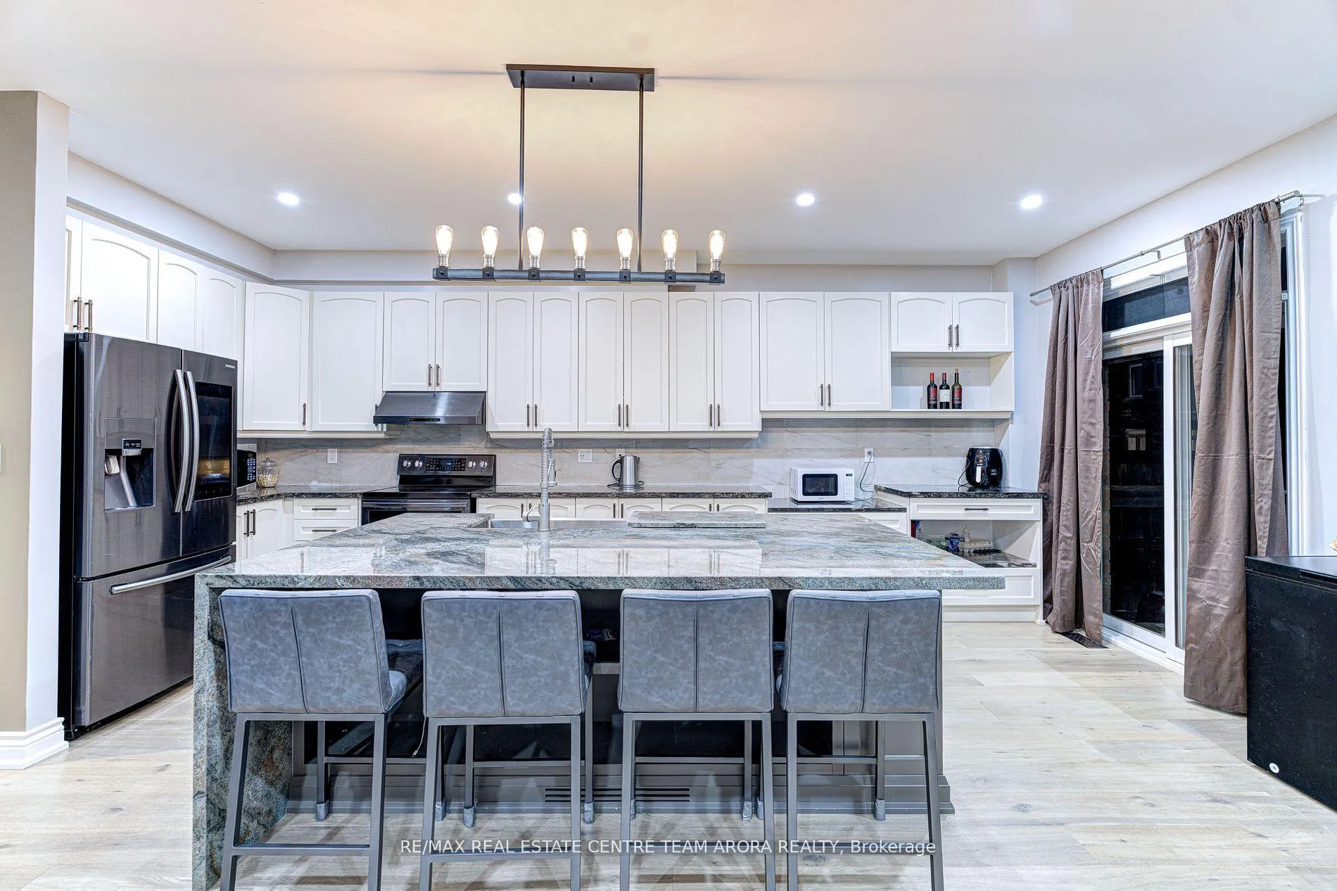 Photo 9 of 8 Kawana Road, Brampton, Bram West — HOMEH