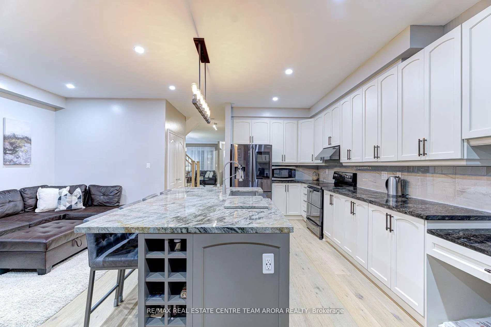 Photo 13 of 8 Kawana Road, Brampton, Bram West — HOMEH