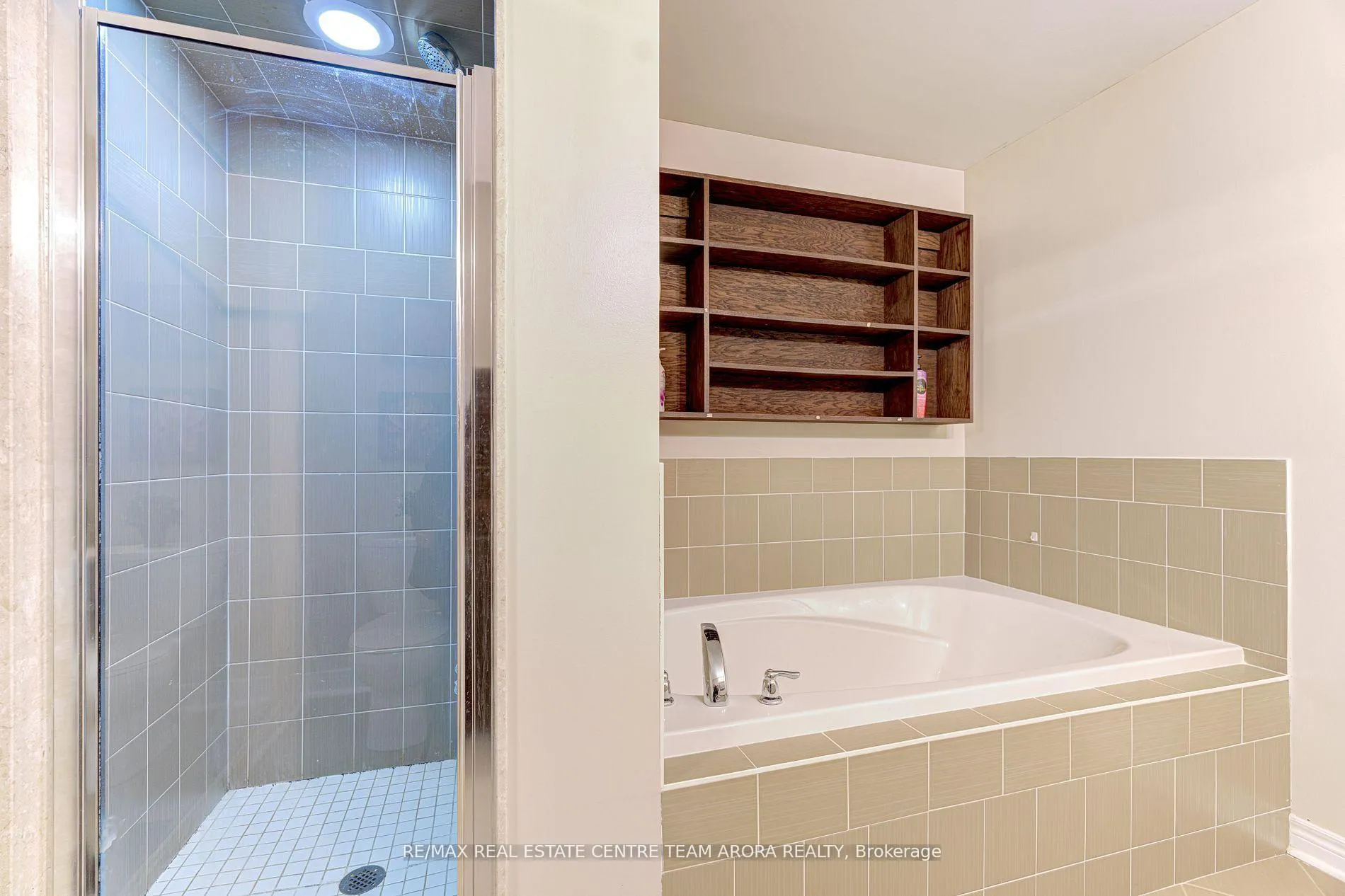 Photo 22 of 8 Kawana Road, Brampton, Bram West — HOMEH