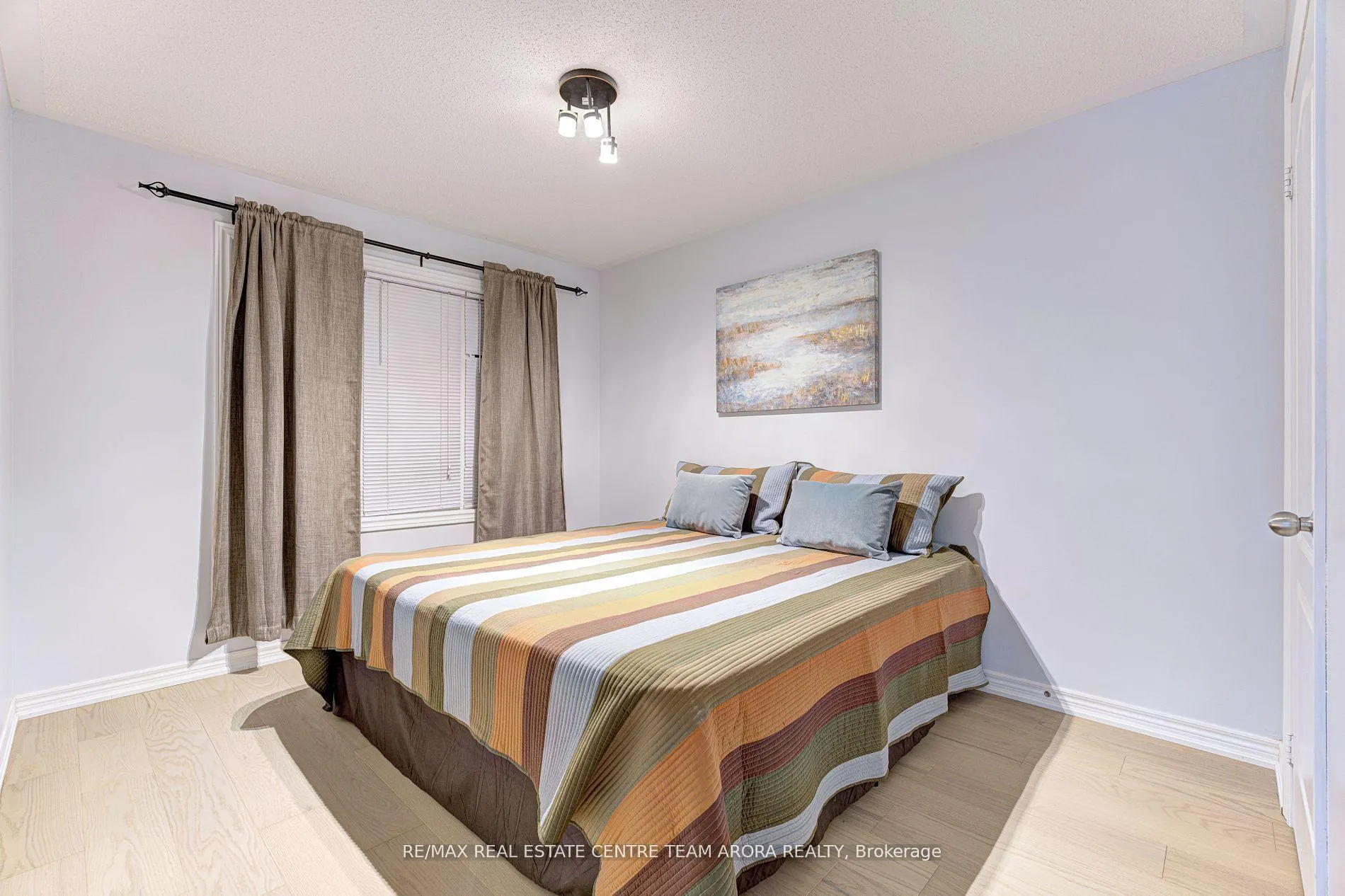 Photo 25 of 8 Kawana Road, Brampton, Bram West — HOMEH