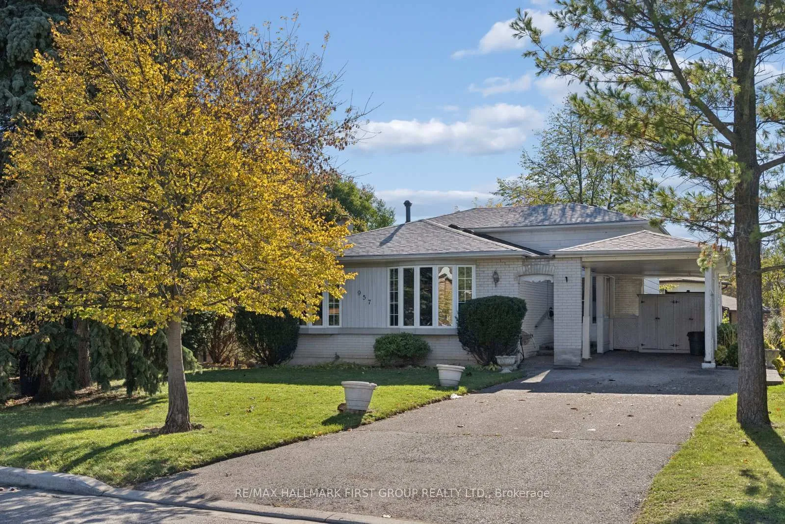 Photo 2 of 957 Timmins Gardens, Pickering, West Shore — HOMEH