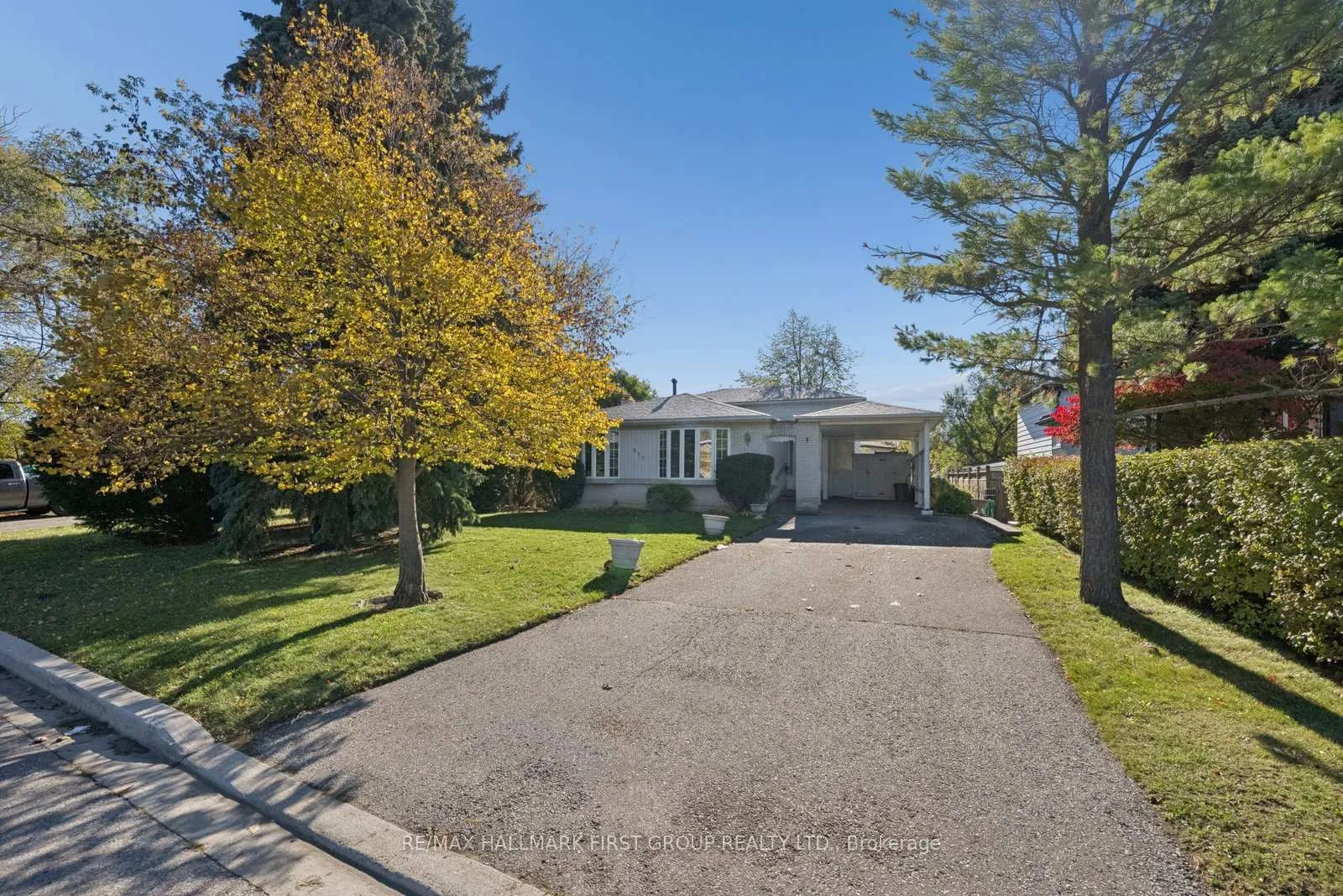 Photo 3 of 957 Timmins Gardens, Pickering, West Shore — HOMEH