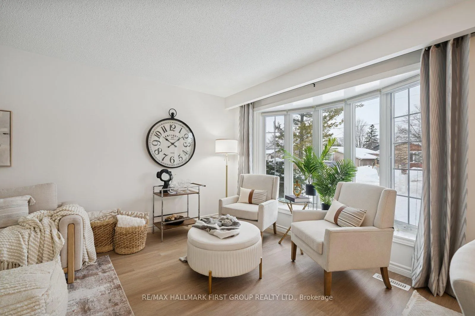 Photo 9 of 957 Timmins Gardens, Pickering, West Shore — HOMEH