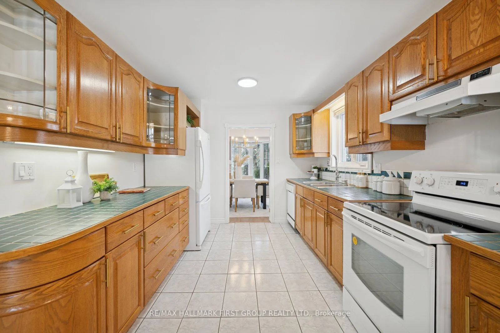 Photo 18 of 957 Timmins Gardens, Pickering, West Shore — HOMEH