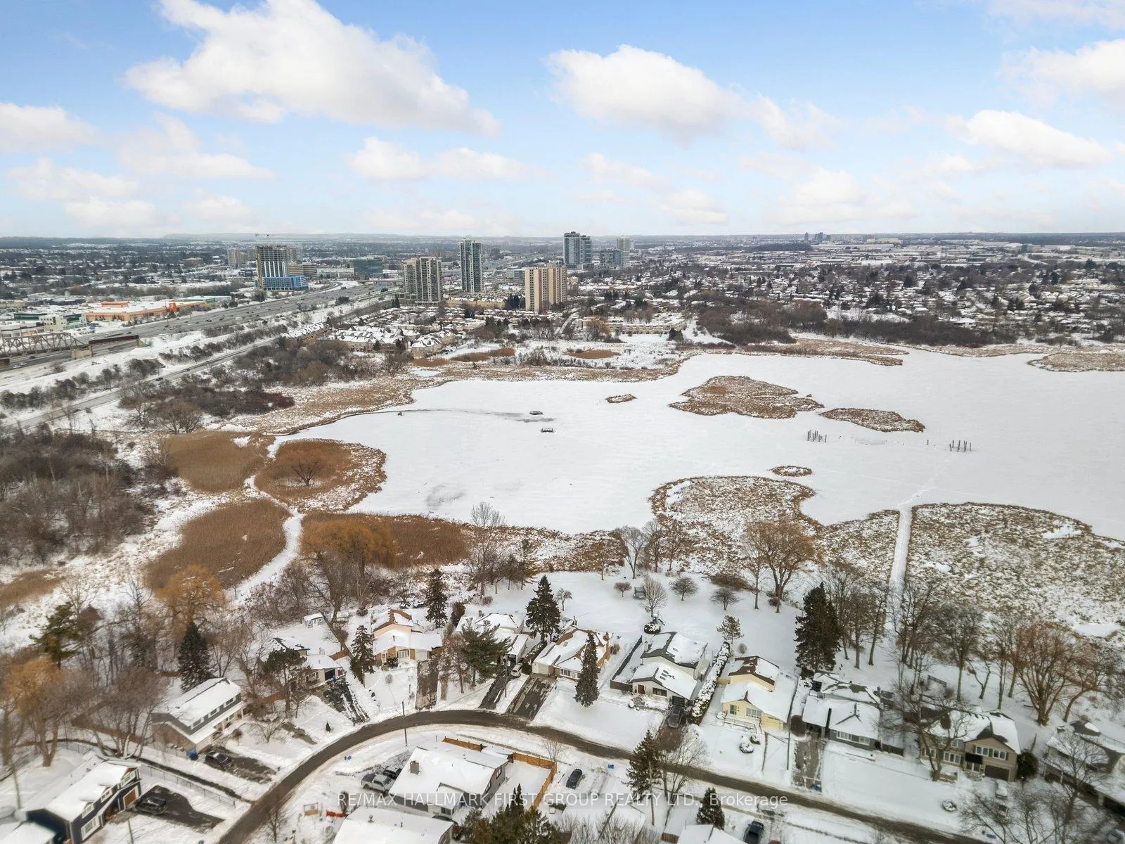 Photo 33 of 957 Timmins Gardens, Pickering, West Shore — HOMEH